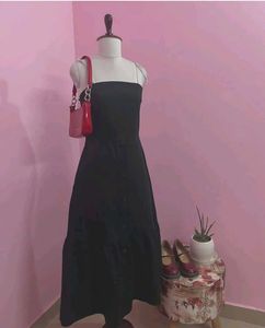 Chic Noir Strap-tie Midi Dress