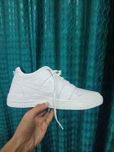 Minimal Casual White Sneakers