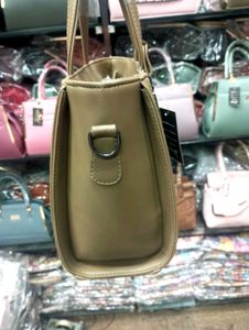 ✨Elegant and Stylish Handbag 👜