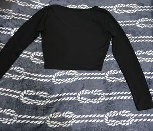 Black Long Sleeve Crop Top