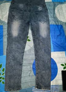 Stylish High-Waisted Jeans