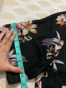 ONLY floral Black boxy Top