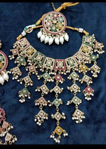 Elegant Kundan Jewelry Set