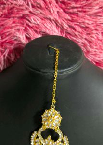 Elegant Earrings &amp; Maangtika Set