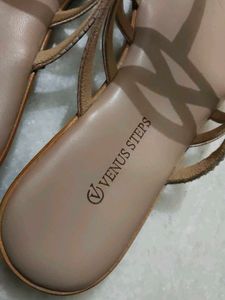 Venus Steps Flats &amp; Sandals