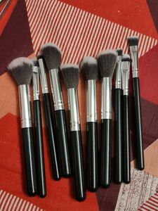 SkinPlus Makeup brushes