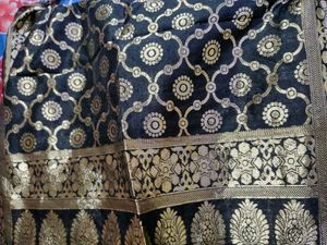 Elegant Black &amp; Gold Dupatta