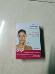 Vedic Line Cherry Blossom Facial Kit