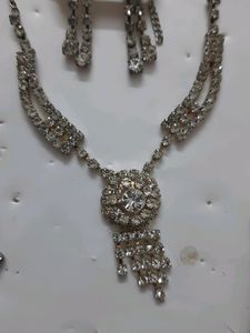 White Full Pendant Set + Freebie Gift