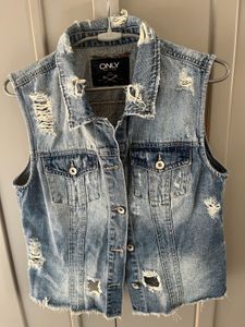 Distressed, Street Style Gillet