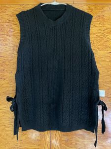 Round Neck Cable Knit Vest