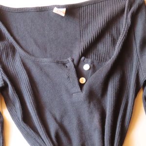 Ribbed Fitted Black Top With Buttons