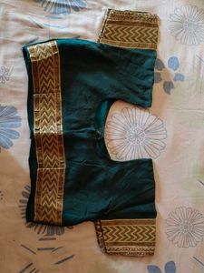 Beautiful saree and blouse😍😍