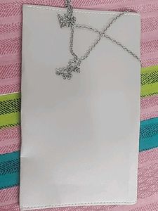 Elegant Clutch with Chain