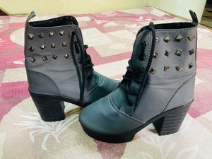 Grey Colour Styles Boots For Women