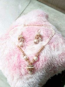 Pearl Set With Stone.