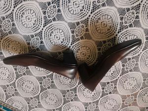 300 Pom shoe Brown Ballet Flats