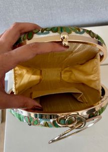 NEW round embroidered look bag