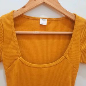 SSS&#39; Yellow Ribbed Square Neck Top