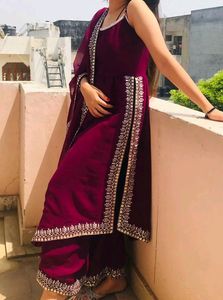 Beautiful V Shape suit