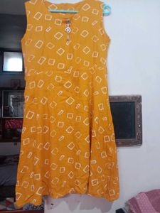 Yellow &amp; White Geometric Print Top