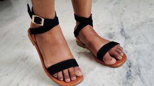I am selling flate sandle