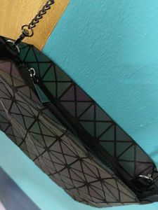 Holographic geometric sling bag😍
