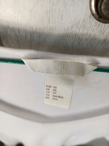 H&amp;M V Neck White Top - Size S