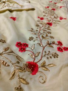 Elegant Embroidered Saree with Blouse 🤩