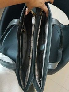 Elegant Black Tote Bag Leather Wrangler