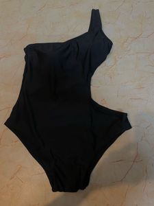 black one shoulder swimwear