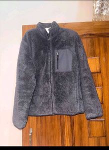 gray fleece jacket