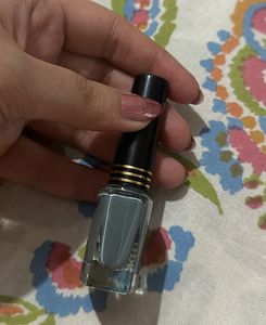 GLIMMER CHIC NAIL ENAMEL