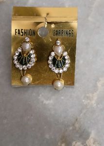 2 Earrings Set