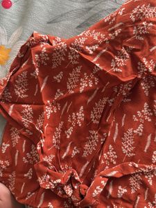 Dressberry top- In An Amazing condition