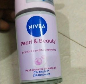 Nivea Pear And Beauty Smooth Roll On