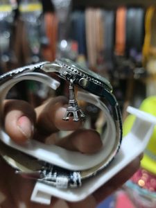 Women Watch / Girls Watch