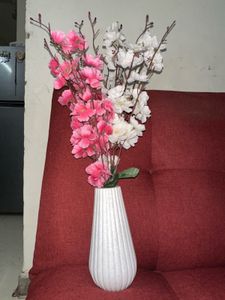 flower vase nd flowers🌺