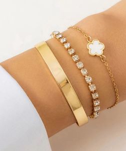 Set Of 3 White Clover Bracelet🎀🎀