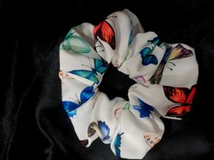 2 Scrunchies 🦋🦋🦋