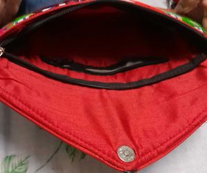 Buy 1 Sling Bag Get 2 Handbags Free
