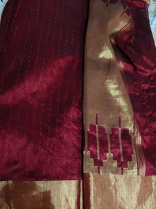 Elegant Maroon Saree (women's)