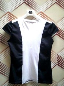 BLACK AND WHITE TOP🖤🤍