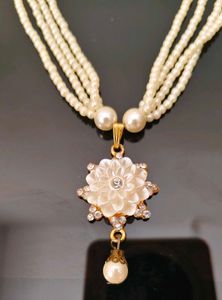 Elegant Pearl Flower Necklace
