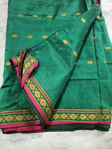 Woman&#39;s Nauvari Kanjeevaram