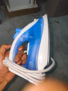 USHA SI 3713 1300 W Steam Iron