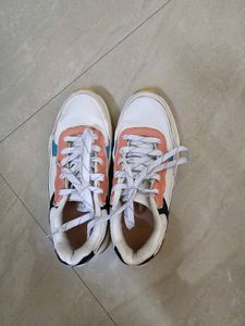 Stylish Women&#39;s Sneakers