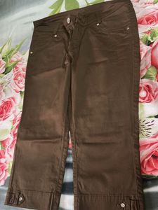 women capri brown