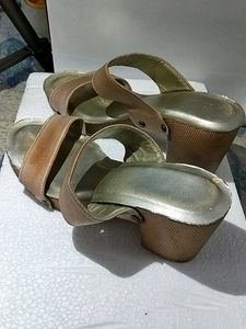 Heel Sandel Size 7