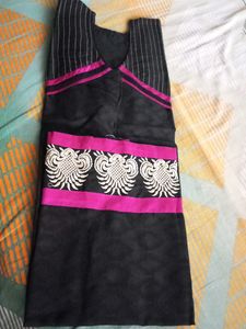 HAYAA Black Sleeveless Kurti